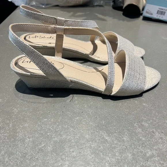 Sandals - Picture 2 of 3